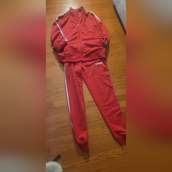 Meet your Posher, Cheryl - Picture 2 of 2